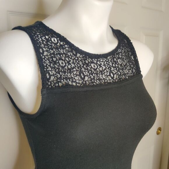 Ann Taylor fitted crochet peek-a-boo sleeveless top sz XS - Picture 2 of 8